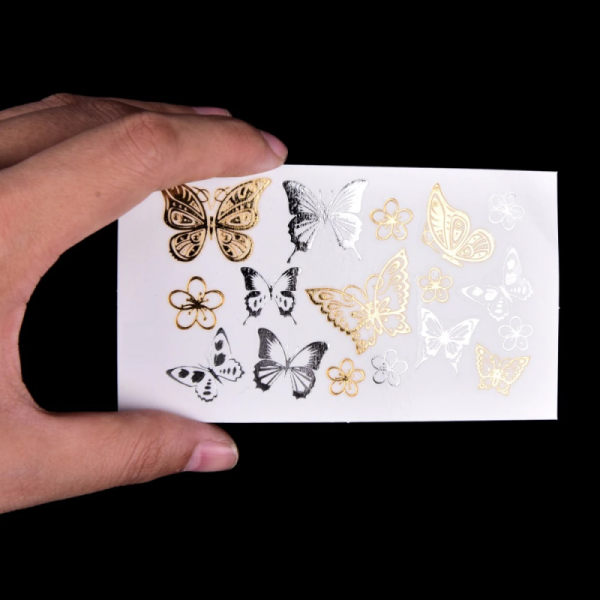 Nalepovací tetování zlatí a stříbrní motýlci na menší kartě
