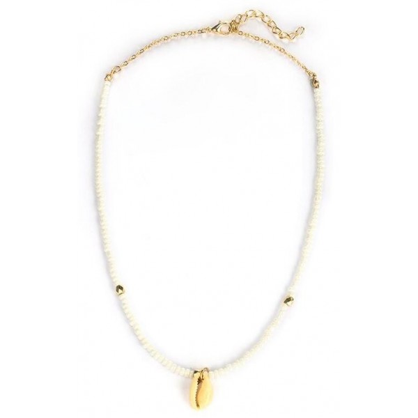 Etno letní náhrdelník z bílých korálků s mušlí