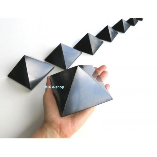 Šungitová pyramida 9 x 9 cm Karélie